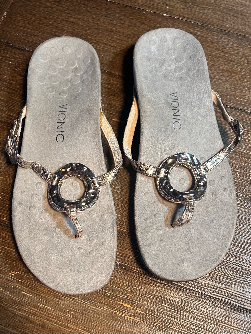 Vionic sandals size 11